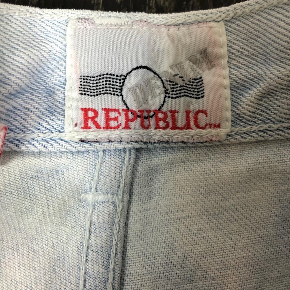 Vintage 90’s Denim Republic Jean Shorts - Picture 7 of 10